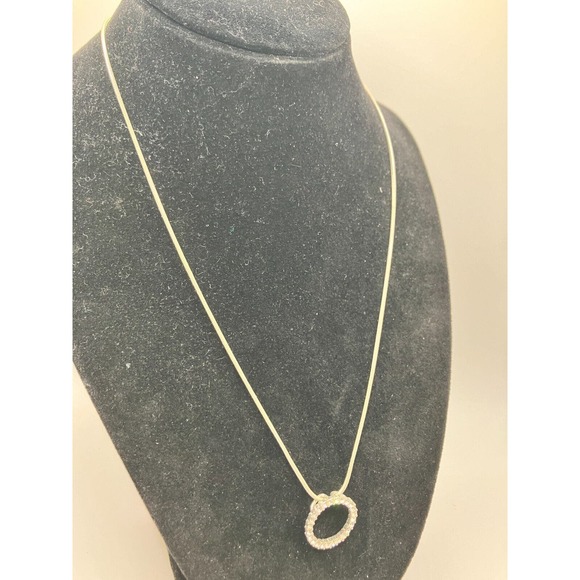 Vintage Avon Nina Ricci Silver-Tone Circle of Life Pendant Necklace! - Picture 3 of 9